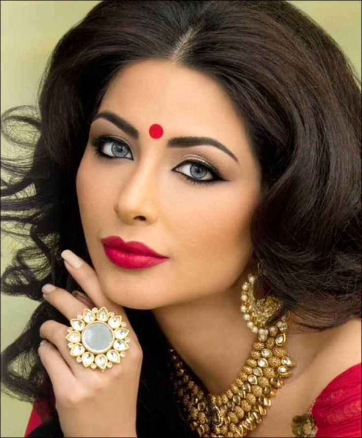 Индийский макияж: как сделать яркий образ восточной красавицы