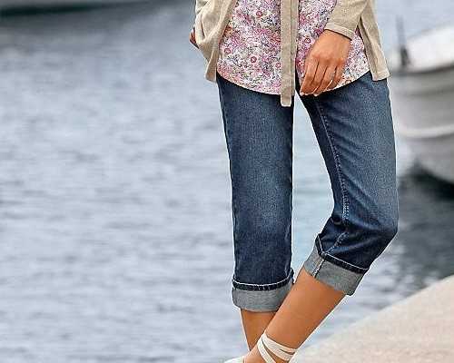 С чем носить джинсовые капри? джинсовые капри: особенности модели и способы комплектования