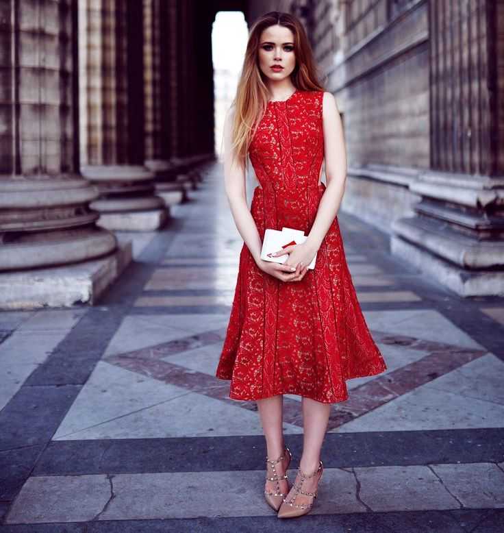 Красное платье с открытой спиной — для смелых и уверенных в себе модниц