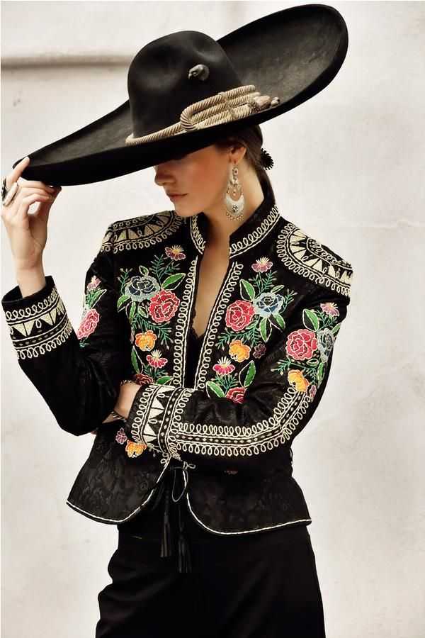 Мексиканский стиль в одежде — богатство цвета и экзотических узоров