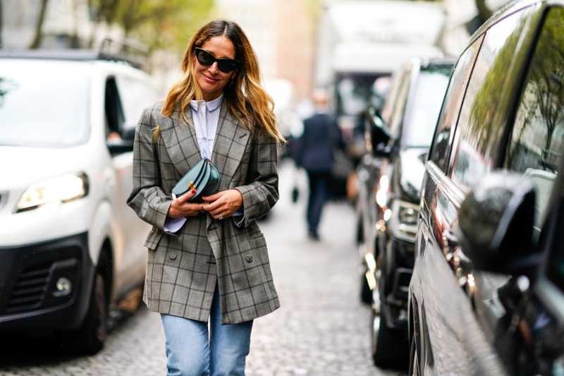 С чем носить серый пиджак: модная шпаргалка
