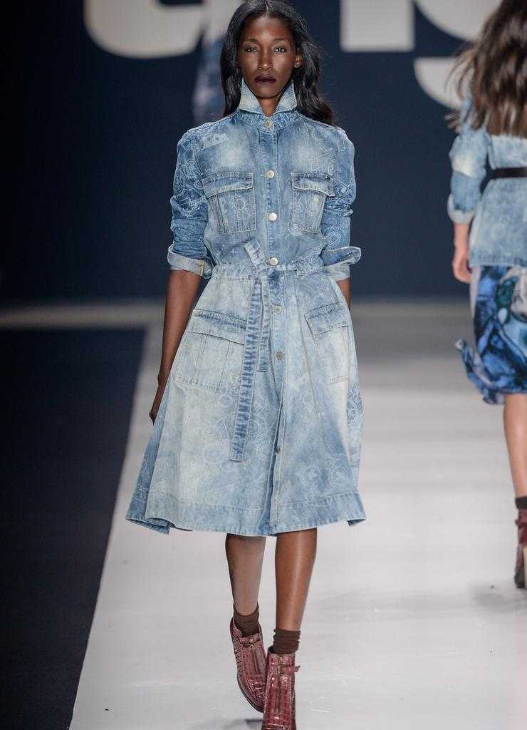 Джинсовые платья 2019-2020: фото модных фасонов - длинные, короткие, летние, оверсайз, в стиле сафари