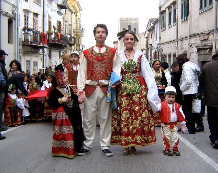 Современная одежда в русском стиле: этническое прошлое на европейских подиумах