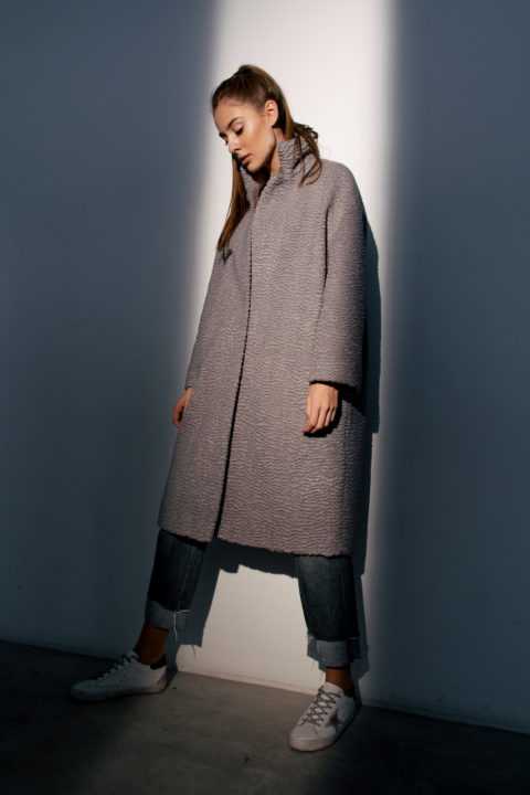 С чем носить пальто оверсайз и пальто-кокон: 25 стильных образов