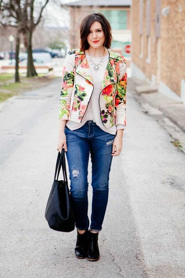 Куртка с цветочным принтом весеннее очарование в образе