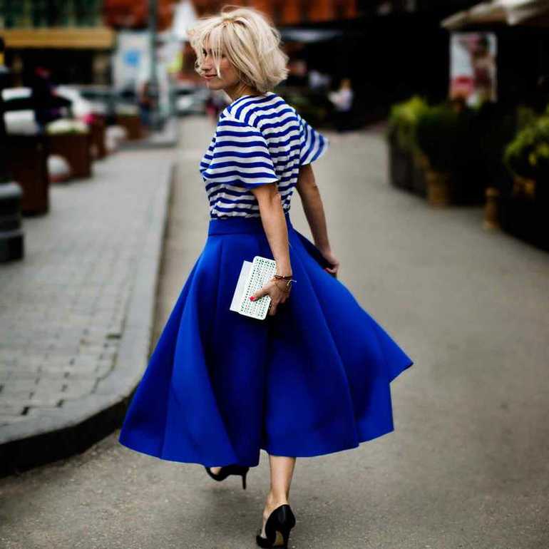 Синий низ - стильный верх, или с чем носить синюю юбку? | trendy-u