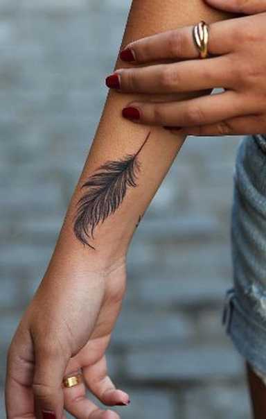 Татуировки для девушек на руке: надписи, значение, фото, эскизы, маленькие, с переводом, цветы