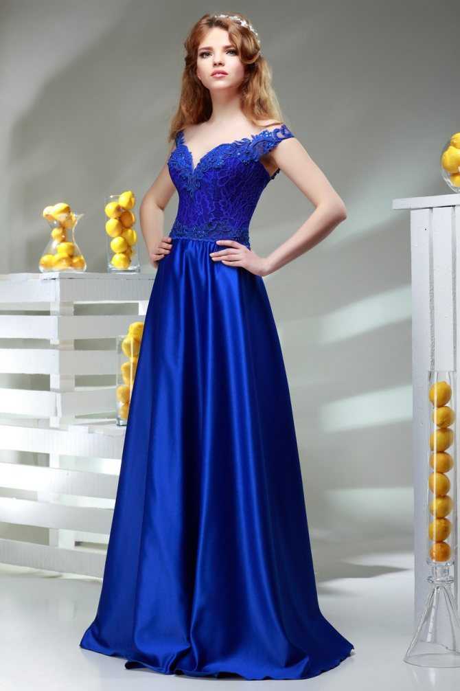 Нежное и женственное голубое платье — с чем носить?