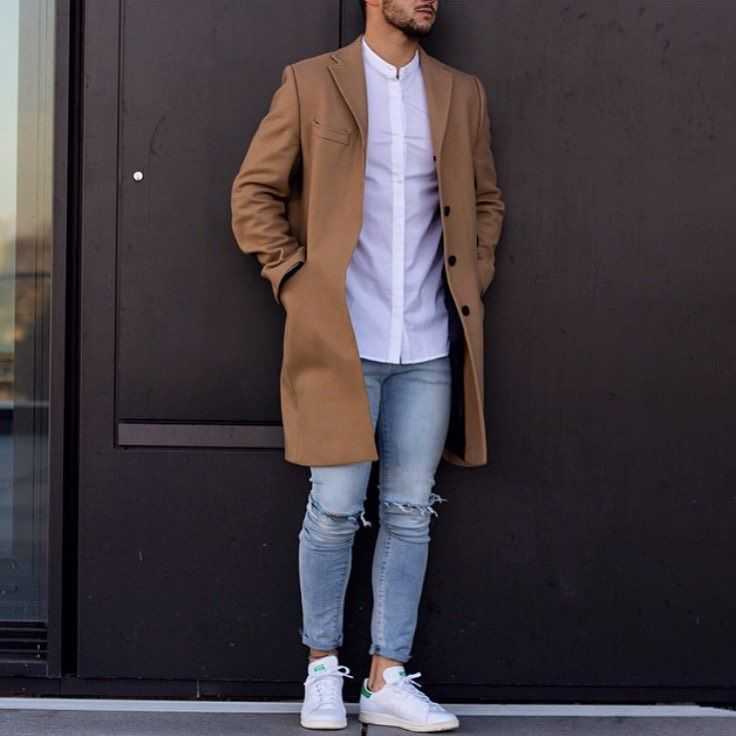Как сочетать мужское пальто с кроссовками: образы с мужским пальто, кроссовками и джинсами