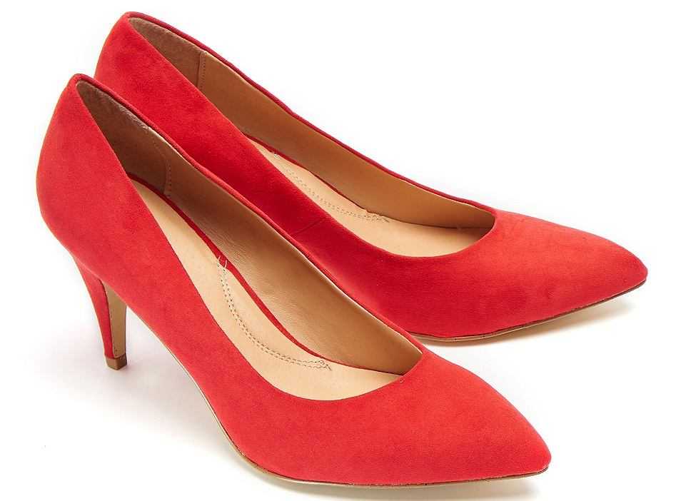 С чем носить красные туфли – 60 идей модных луков