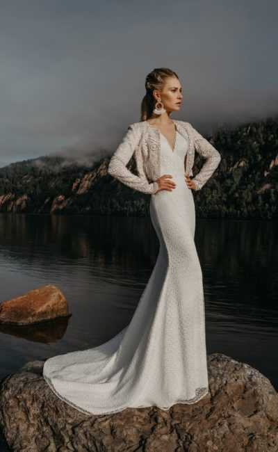 Свадебное платье рыбка 2021: кружевные фасоны со шлейфом, открытой спиной и рукавами + фото модных стиля русалка и силуэта годе
