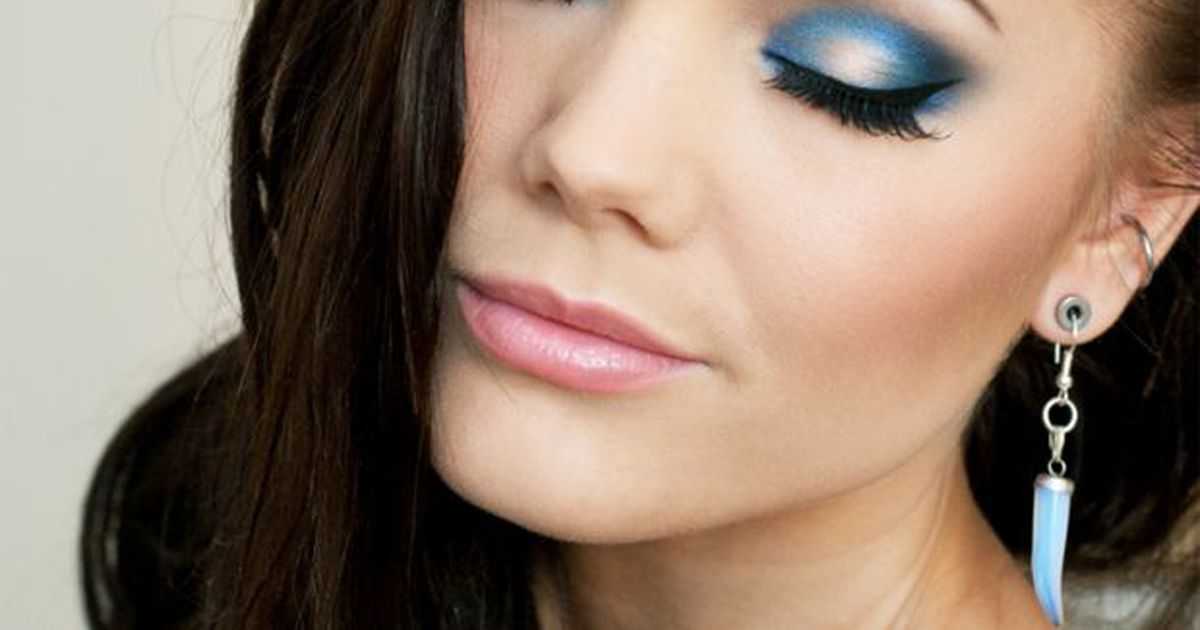 Как подобрать макияж к голубому платью