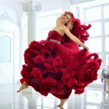 Восхитительные модели красного платья для девочки на фото