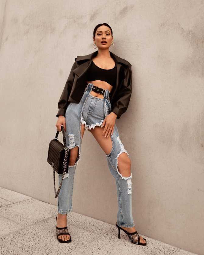 Модный тренд - серые джинсы: как мы носим джинсовую классику