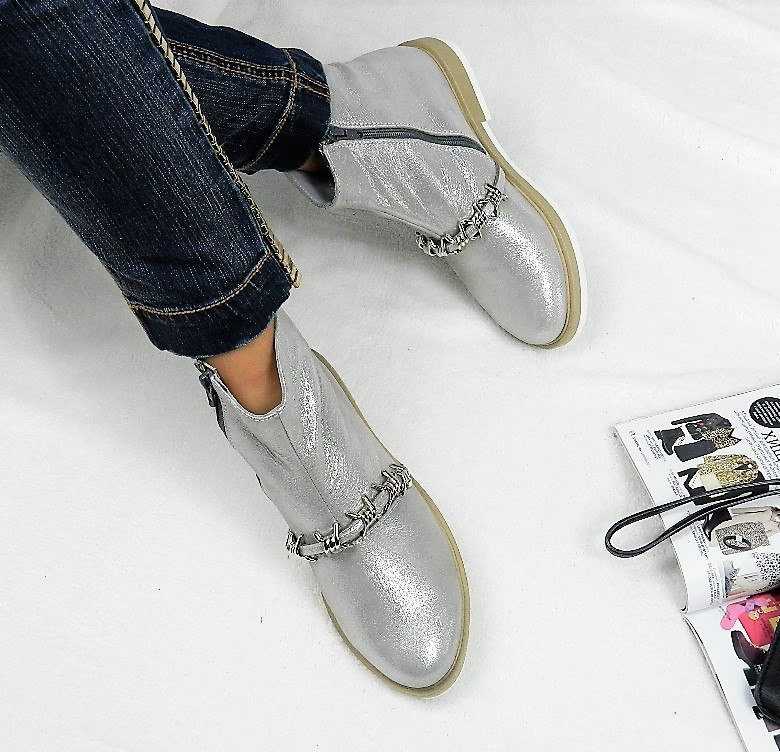 Серебряные босоножки 2021 года: фото женских моделей на каблуках и без