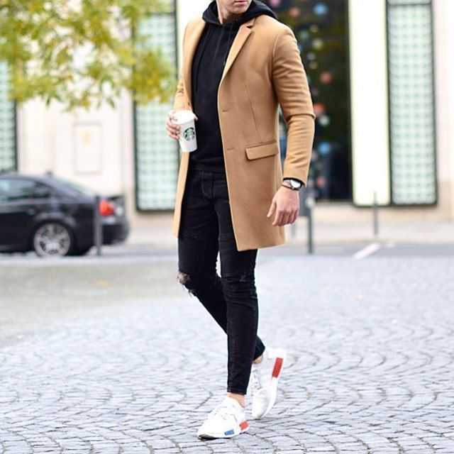 Модный образ: пальто с кроссовками. фото – каблучок.ру