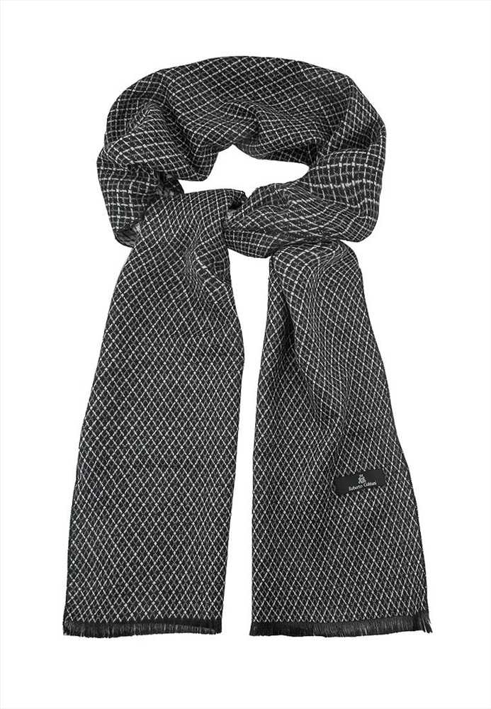 Мужской шарф как модный аксессуар в мужском гардеробе, его разновидности по стилю и форме, правила выбора цвета шарфа Как завязать мужской шарф, основные правила завязывания