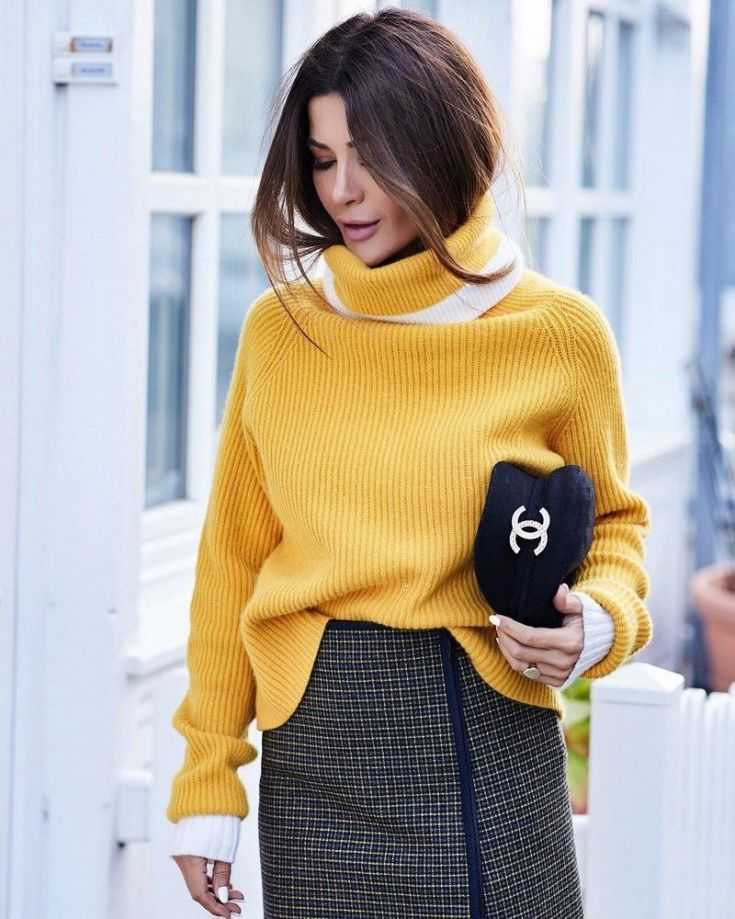 Как правильно носить рубашку с пуловером, кофтой или свитером: модная тенденция на фото