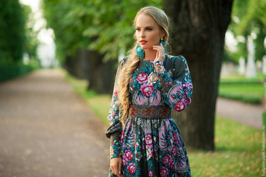 Платье в русском народном стиле и версии вечерних платьев в народном стиле на фото