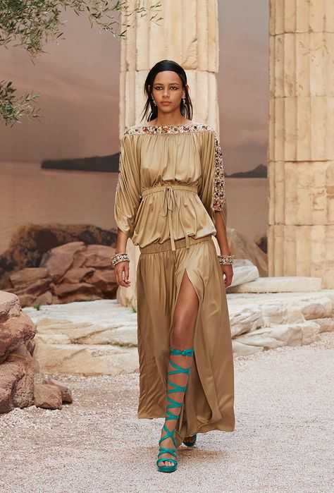 Современная одежда в греческом стиле: фото красивых платьев и характерные черты стиля