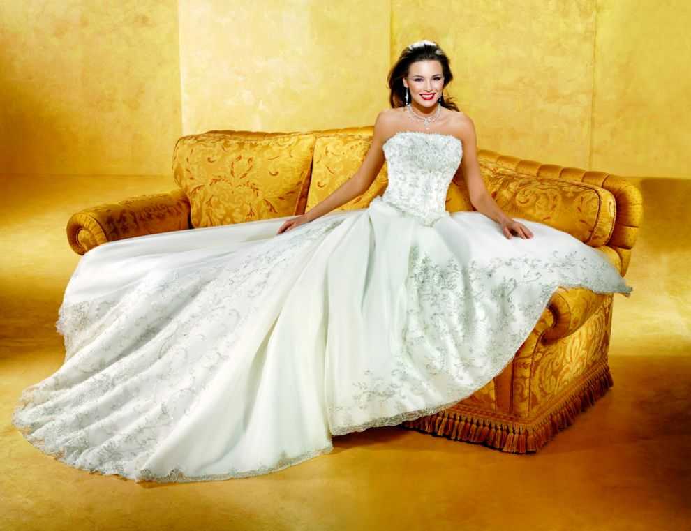 «как будут смотреться свадебные платья золотого цвета?[
