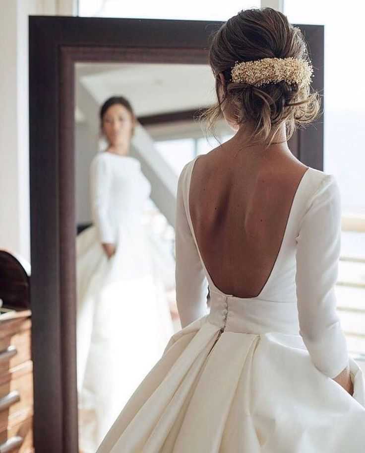 Свадебное платье с открытой спиной и шлейфом: кружевные, пышные