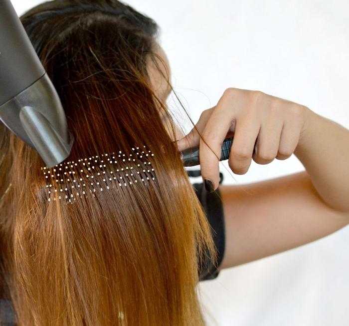 Как выпрямить волосы без утюжка и фена в домашних условиях (2020)