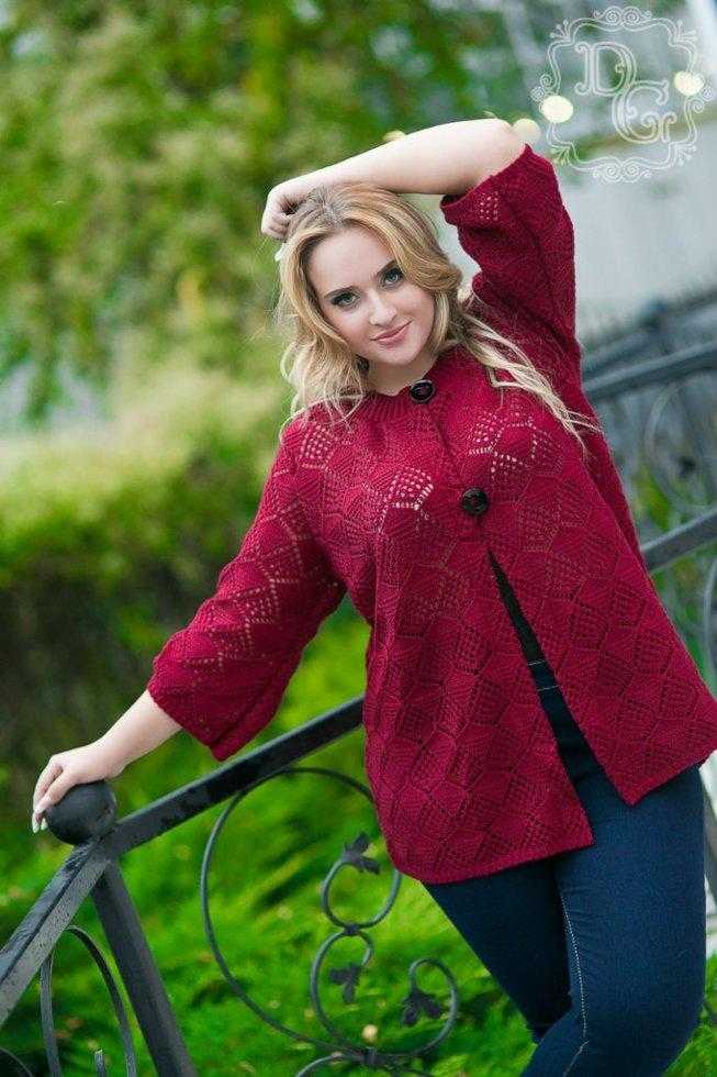 Объемный свитер для девушек plus size: как носить, чтобы выглядеть стройнее