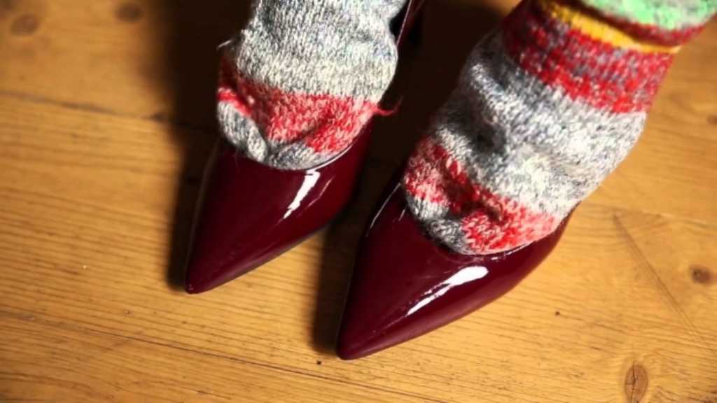 Как растянуть обувь из искусственной кожи, как разносить зимние сапоги из кожзама в домашних условиях