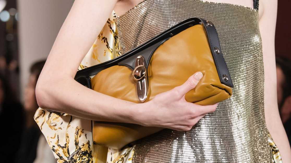 Женские клатчи 2021: фото стильных сумок-клатчей, модных в 2021 году, и авангардные модели
