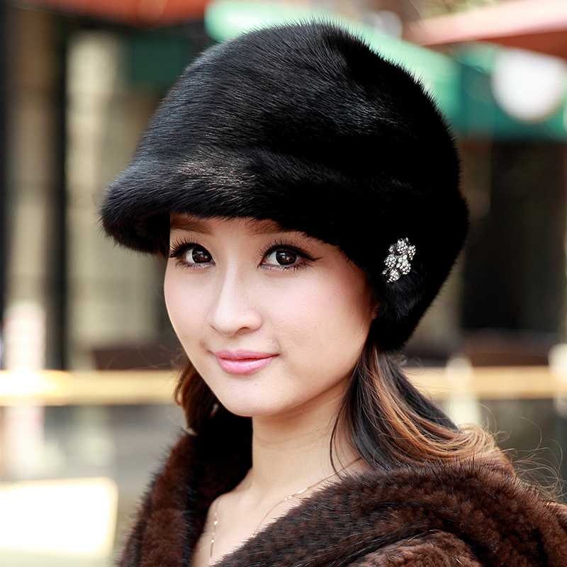 Стильные женские шапки-ушанки 2021-2022 года: зимние тренды