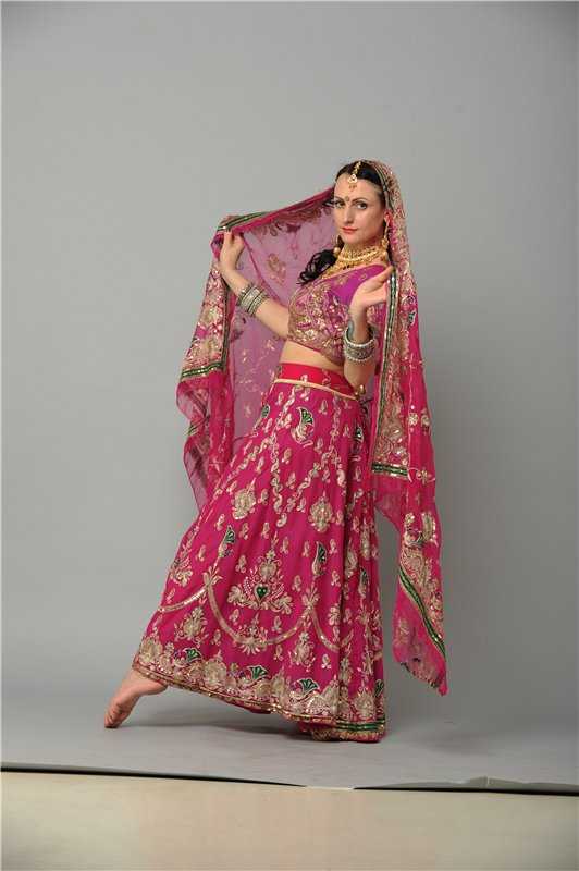 Одежда индийцев, мужская и женская Особенности индийского наряда, какие цвета и орнаменты на нем присутствуют Виды головных уборов