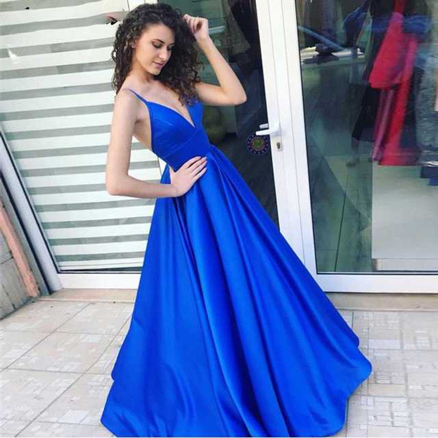 Синее платье: 100+ вариантов шикарных образов и сочетаний на фото
