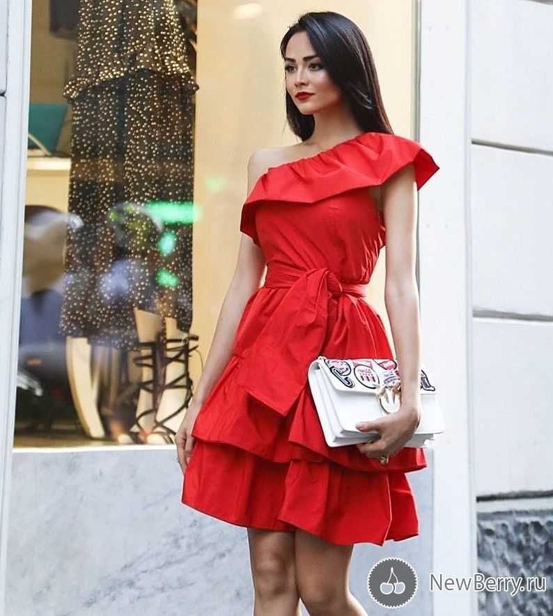 Красное платье на выпускной 2021-2022: подбираем фасон и оттенок