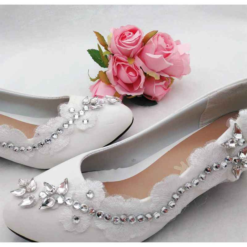 Свадебная обувь для невесты без каблука: стильные туфли-лодочки, мюли, кеды, босоножки