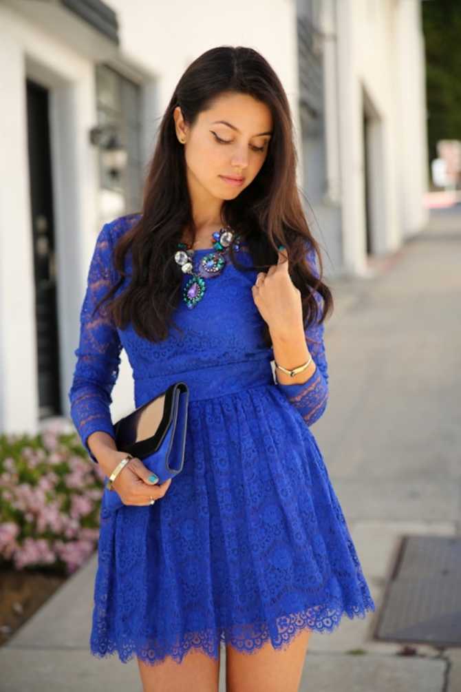С чем носить платье голубого цвета: сочетания и варианты