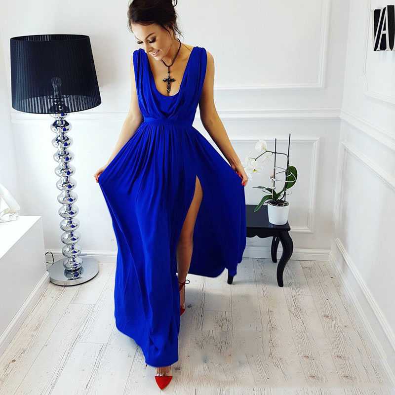 С чем носить, с какими аксессуарами сочетать синее платье. фото
