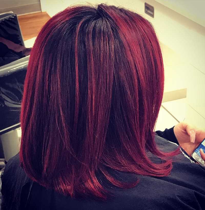 Бордовые волосы - самый притягательный тренд цвета волос зимы 2020-2021