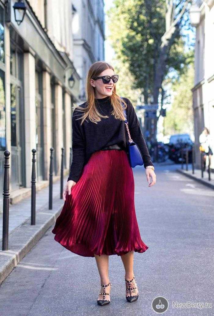 С чем носить бордовую юбку: как сочетать, аксессуары, образы, фото