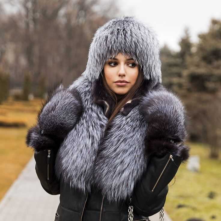 Женские куртки с мехом теплые и зимние из джинсы на осень, белая короткая парка аляска с норкой и чернобуркой, демисезонная вязаная одежда с капюшоном