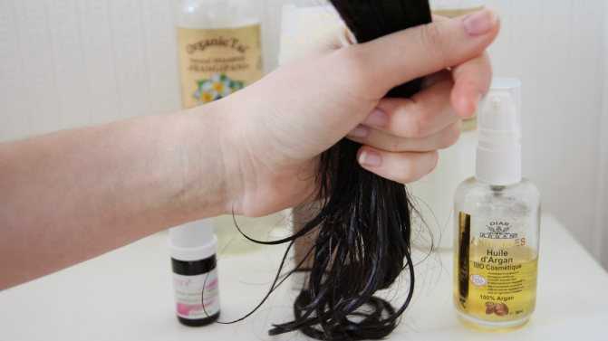Масло жожоба – настоящее спасение для сухих и ломких волос, склонных к выпадению