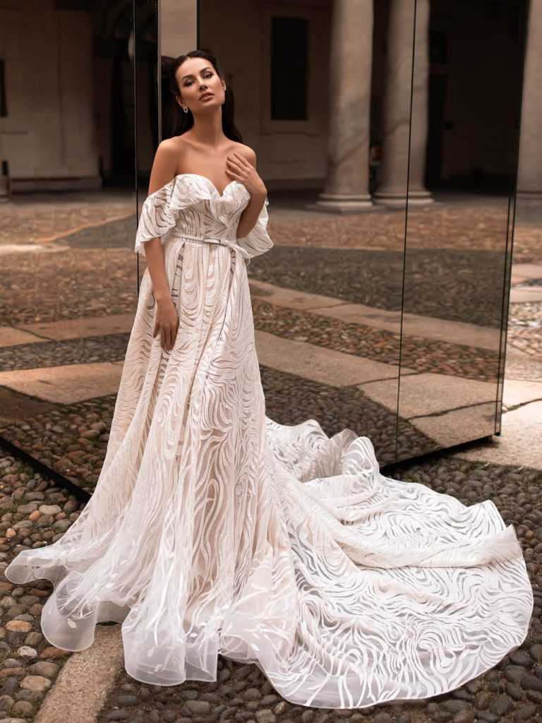 Само совершенство: стилисты раскрывают секрет успеха свадебного платья а-силуэта