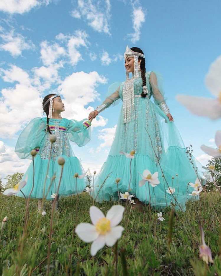 Национальные костюмы якутов. фото и характерные черты женского, мужского, детского костюма. современная одежда якутов.
