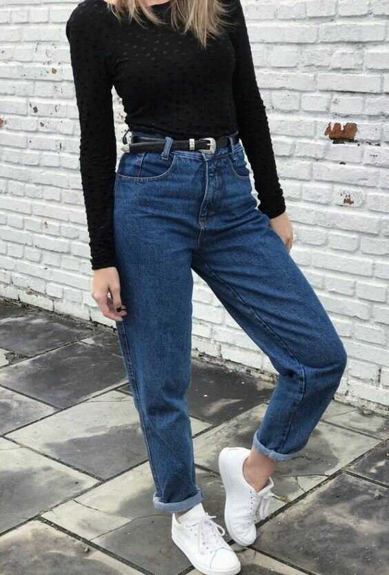 Стильные модели женских голубых джинсов и с чем их носить
