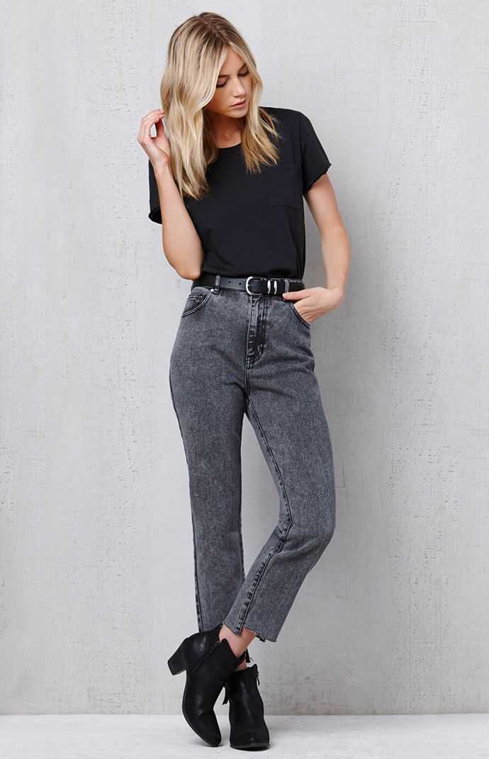 С чем сочетать и как носить серые женские джинсы?