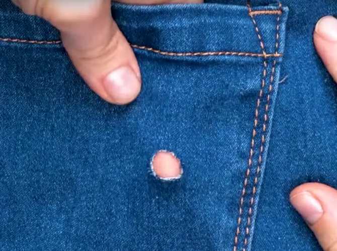 Как незаметно зашить джинсы на попе: вручную и на машинке, возле кармана, незаметно
