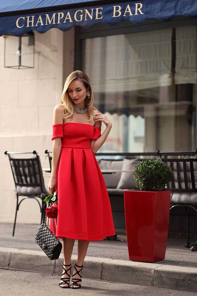 Красное платье на выпускной 2021-2022: фото для 11 и 9 класса