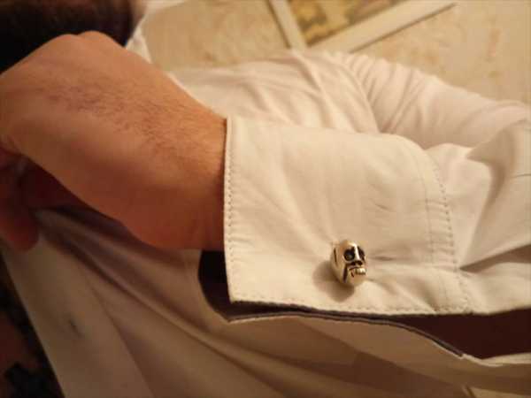 Как носить запонки: как правильно надевать на обычную, французскую и комбинированную мужскую рубашку, как подобрать к сорочке и пиджаку, фото примеры