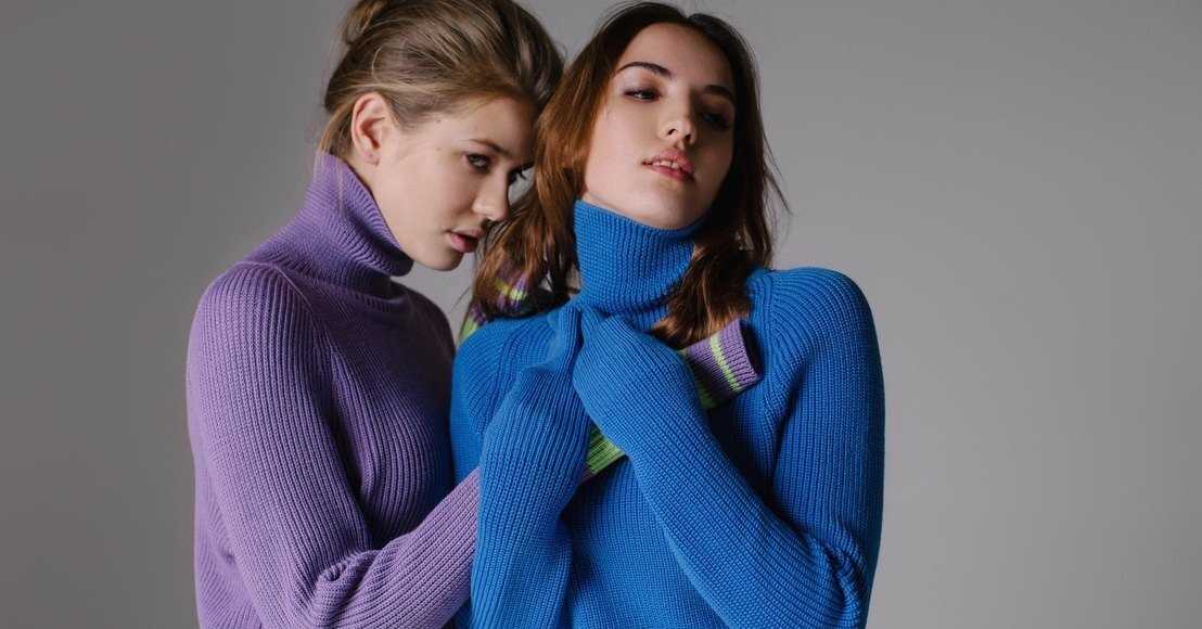 10 стильных вариантов, как носить вязаный свитер зимой 2020-2021 года