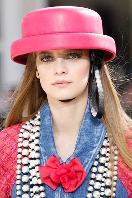 Выбирайте модные женские шляпы в зависимости от формы лица, своего гардероба и личного вкуса В 2020 году в моде шляпы различных фасонов, обязательно найдите идеальный вариант для себя